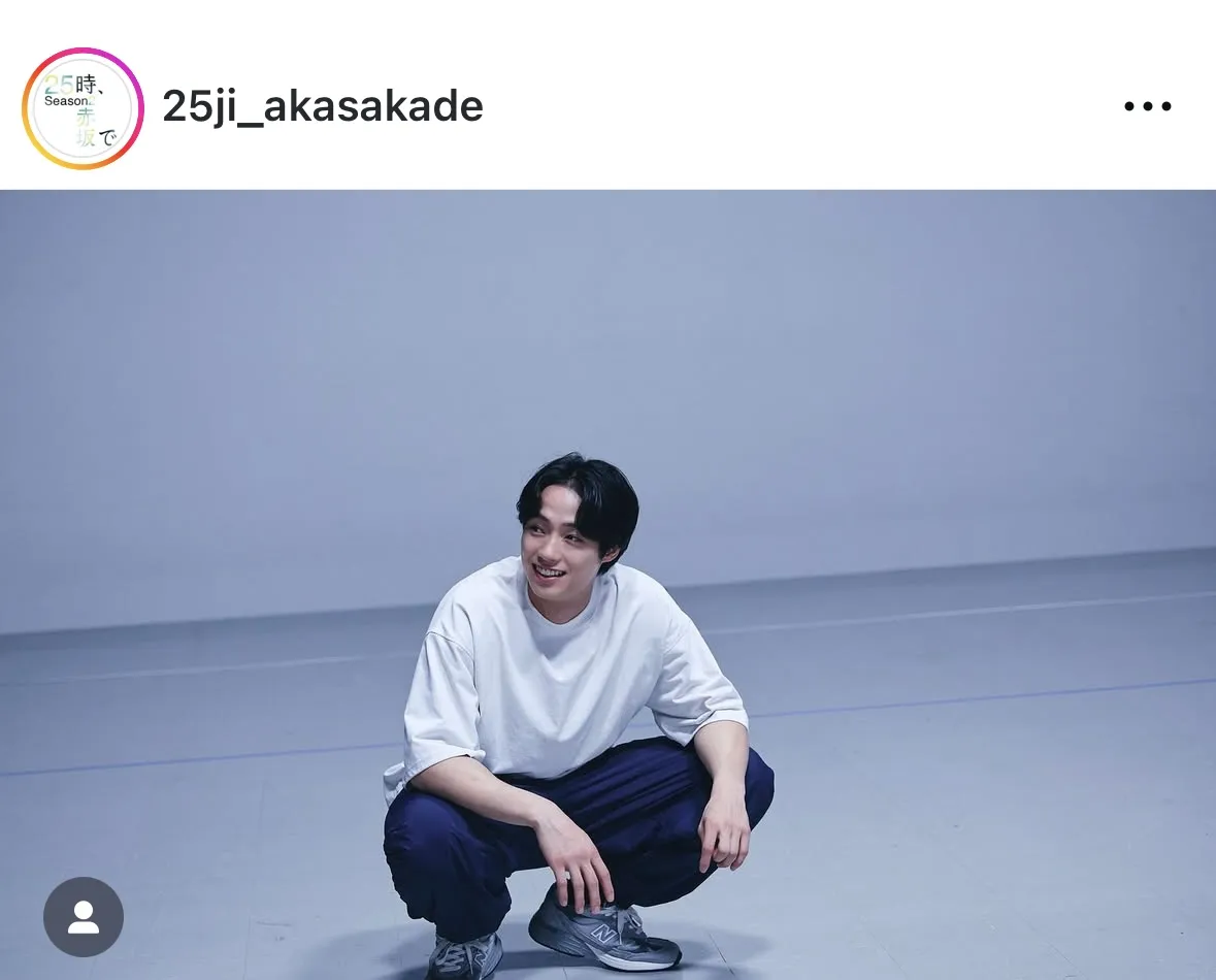 夏生大湖、しゃがみ姿のオフショット