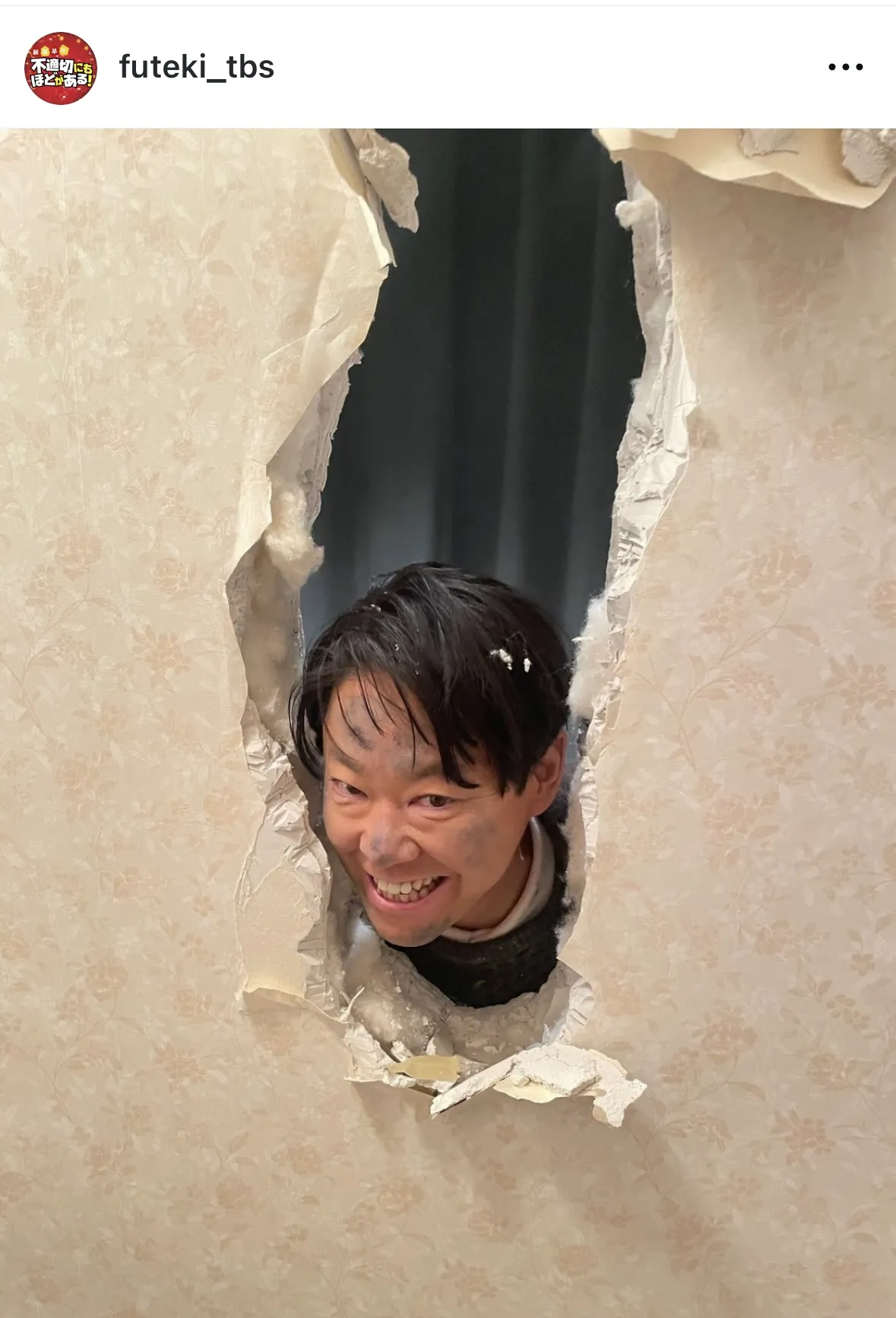 阿部サダヲ、壁を突き破り「シャイニング」風の登場