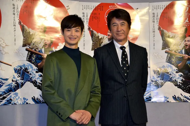 「幕末グルメ　ブシメシ！2」の試写会に出席した瀬戸康史(左)と草刈正雄(右)