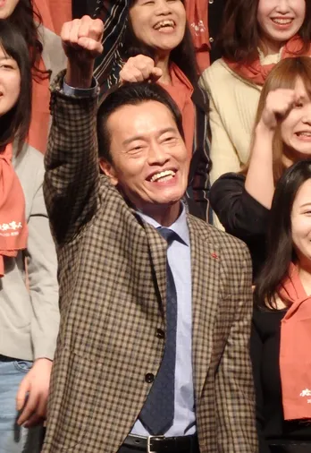 東山紀之&松岡昌宏&知念侑李が生歌披露! 東山紀之「やっと藤田まことさんとメザシをつつく仲になれた」