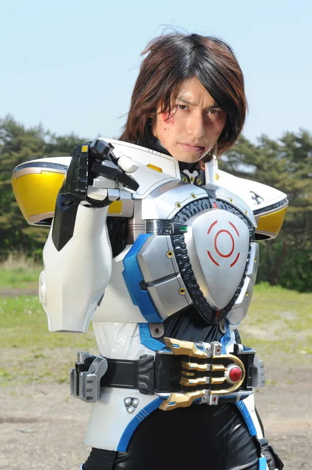 【写真を見る】「仮面ライダーキバ」(2008～2009年)出演時の武田。仮面ライダーイクサなどに変身した