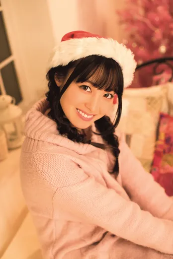 クリスマスも一緒に! 橋本環奈公式カレンダーから「環奈サンタ」を公開