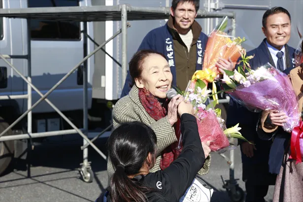西井冨久子役の正司照枝　「84歳です」にエキストラから「おー！」と驚きの声
