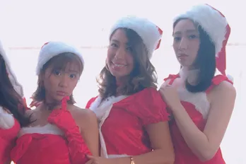 “日本一黒いグラドル”橋本梨菜がミニスカサンタに!!グラドル6名のメリークリスマス!