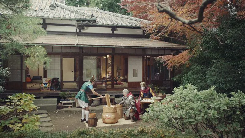 日本家屋の庭で餅つきを楽しむ勇者たち
