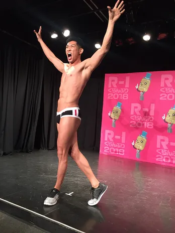 「R-1ぐらんぷり」予選会でレイザーラモンHGが全力の”筋肉ネタ”を披露!