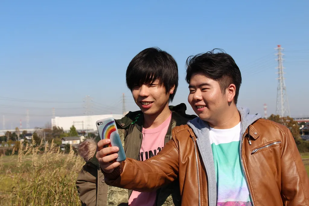 「卒業バカメンタリー」のワンシーン。前田航基(右)、吉田靖直(左)の好演がドラマを盛り上げる