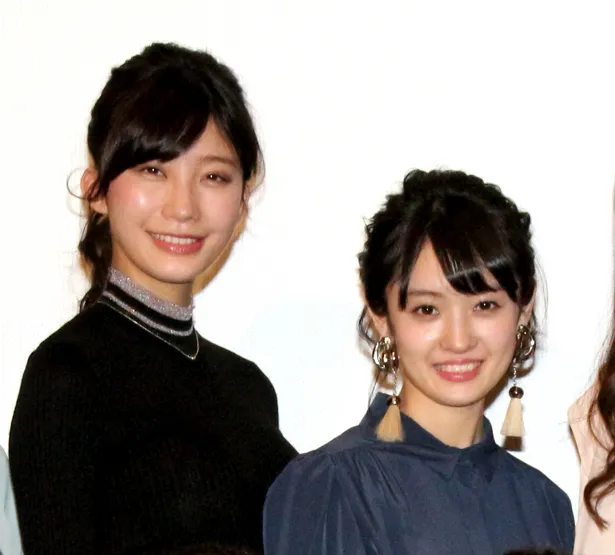 小倉優香(写真左)初の膝枕を「いただいてうれしかった」と語った咲良菜緒