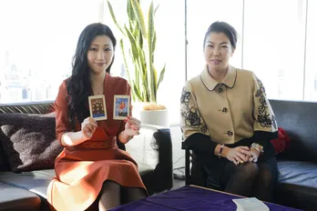 「ホリデイラブ」で謎の女演じる壇蜜が『決算の時期ですね(笑)。頑張ります!』と2018年の占いの結果に大喜び!