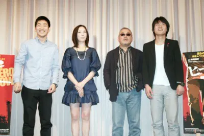 映画「ヒーローショー」のマスコミ試写会に出席した後藤淳平、ちすん、井筒和幸監督、福徳秀介（写真左から）