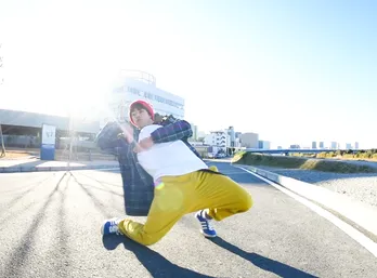 まさかの柵越え!? TAKUMIの最新ダンス動画公開!