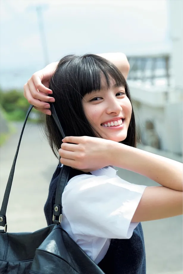 “高校最後の夏休み”をテーマにファースト写真集を発表する女優・吉川愛