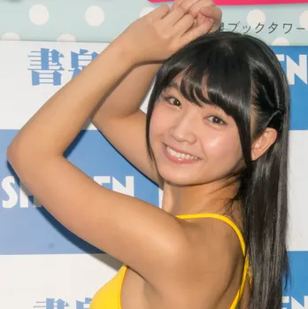 “ミスFLASH2013”永井里菜、初ポーズに困惑「すごいトコあります」