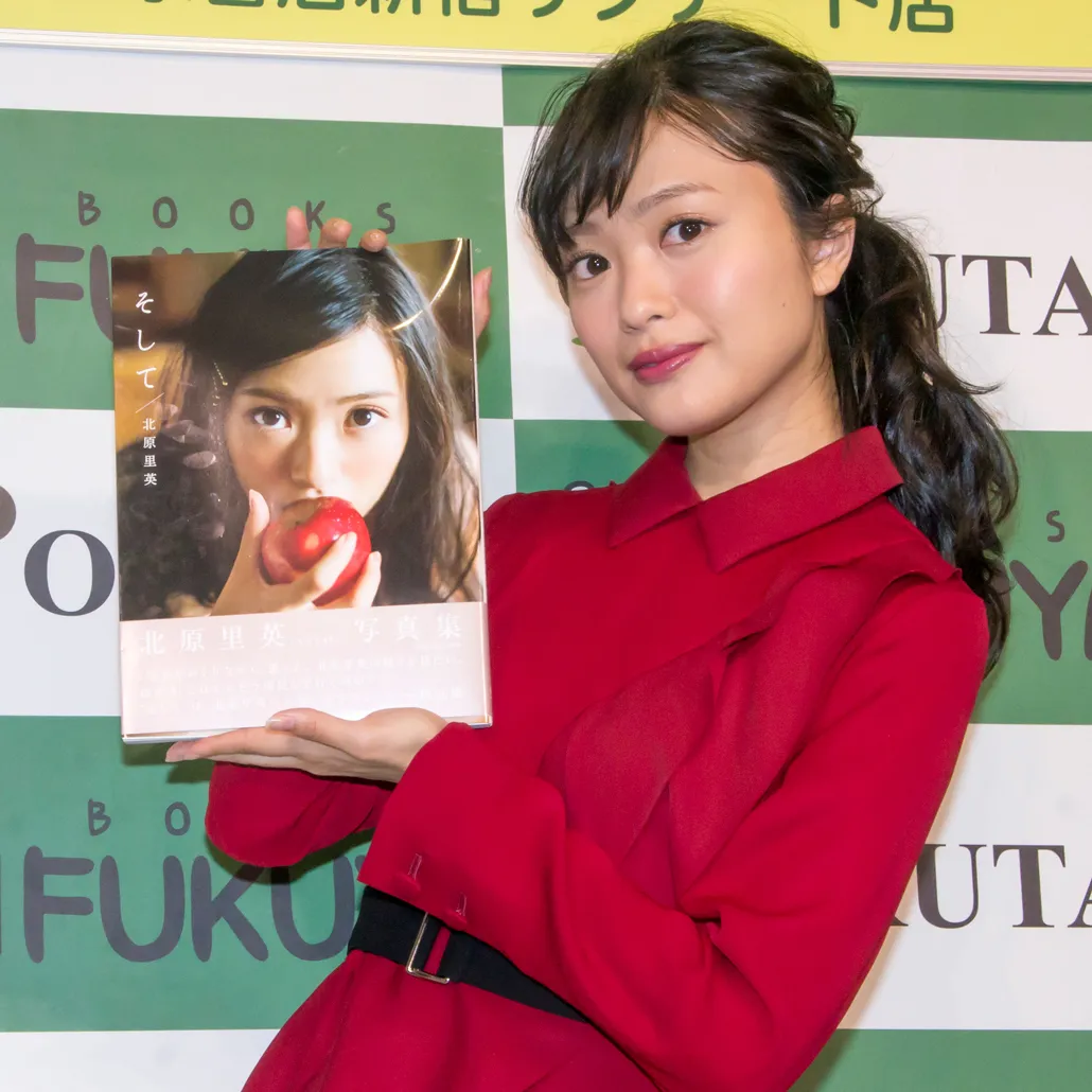 ファースト写真集「そして」発売イベントに登壇した北原里英