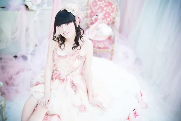 田村ゆかりのニューシングル「恋は天使のチャイムから」のMV、さらに新ビジュアルが公開された