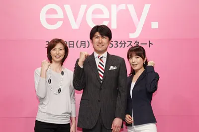 「news every.」のメーンキャスターを務める陣内貴美子、藤井貴彦アナウンサー、丸岡いずみキャスター（左から）