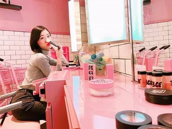 松井珠理奈、初冠番組で“インスタ映え”ショット連発! 寝顔にキス顔も