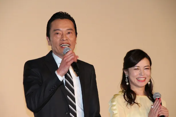 制作発表会見に出席した(左から)遠藤憲一、横山めぐみ