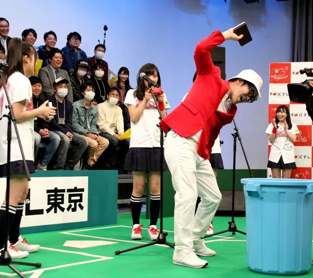 脱落者はチョコレートをポリバケツに捨てられてしまう