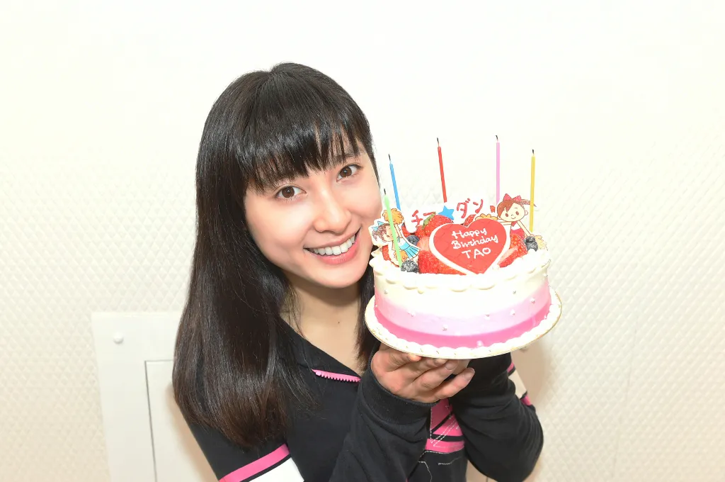 2月3日に23歳の誕生日を迎えた土屋太鳳。共演者たちに祝福され笑顔満開に