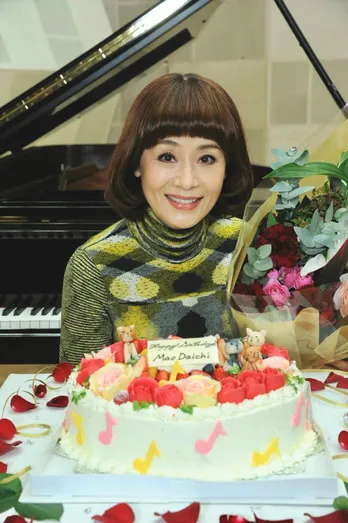 大地真央のバースデーをサプライズでお祝い!「なんてラッキーなの!」と大喜び