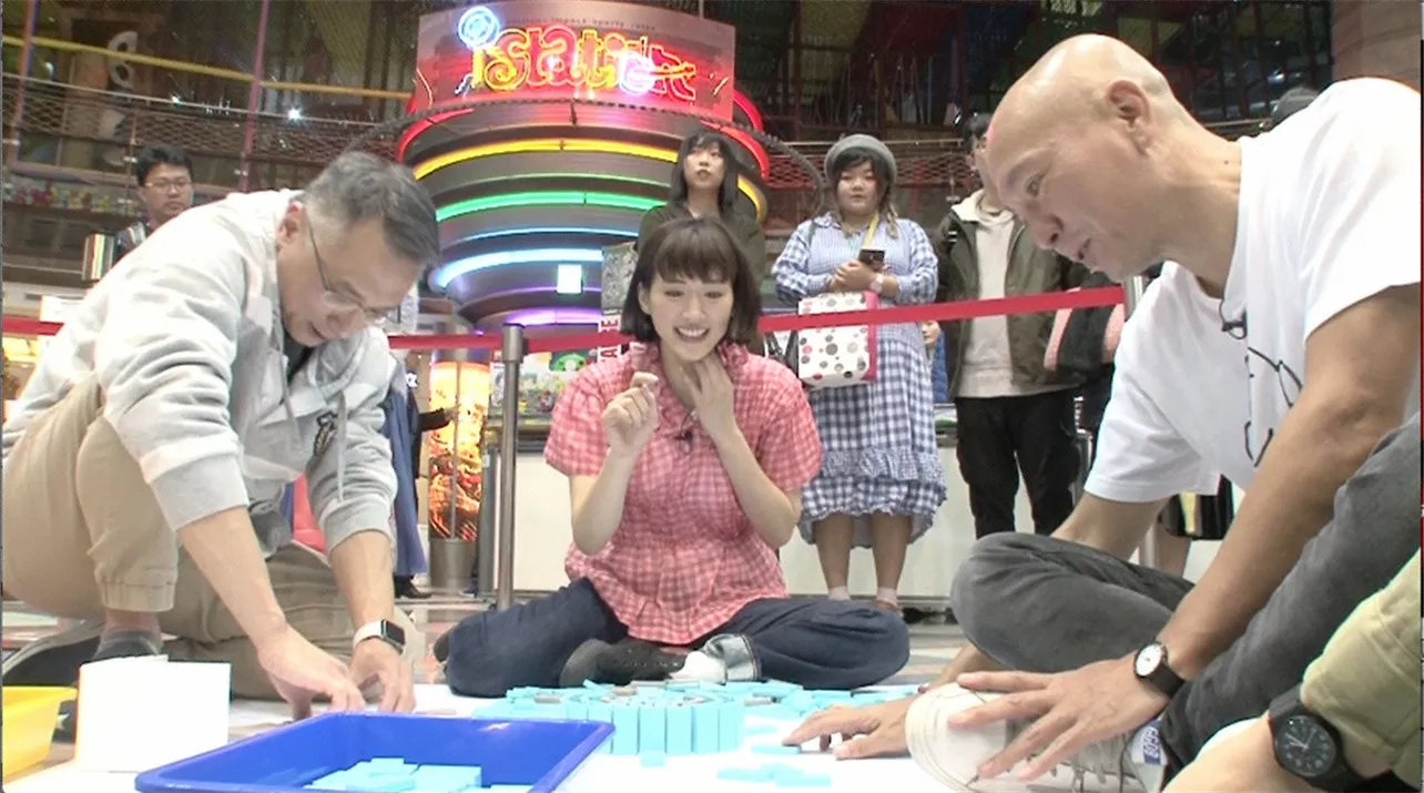 綾瀬は台湾ロケでドミノ倒しに挑戦！