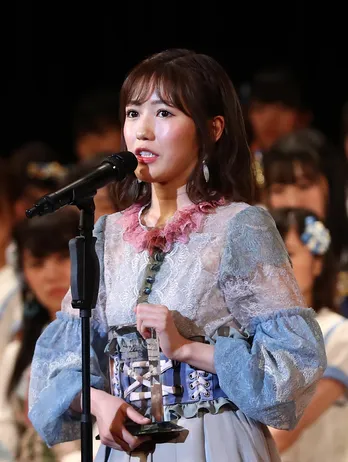 AKB48の“次期エース候補”小栗有以、後継者に指名してくれた渡辺麻友にサプライズプレゼント!