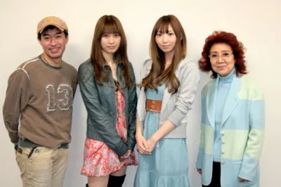 取材に応じたチョー、千葉千恵巳、井上麻里奈、野沢雅子（写真左から）