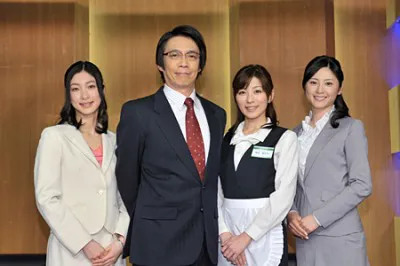 「サラリーマンNEO シーズン5」の取材会に出席した奥田恵梨華、生瀬勝久、中田有紀、原史奈（左から）