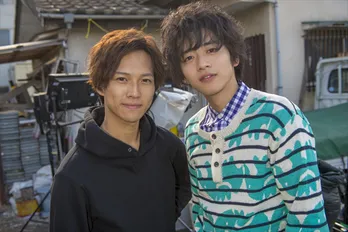 飯島寛騎&岡田龍太郎コンビが男同士の本音トーク「里奈のあざとさはすごい!」【ホリデイラブ連載】