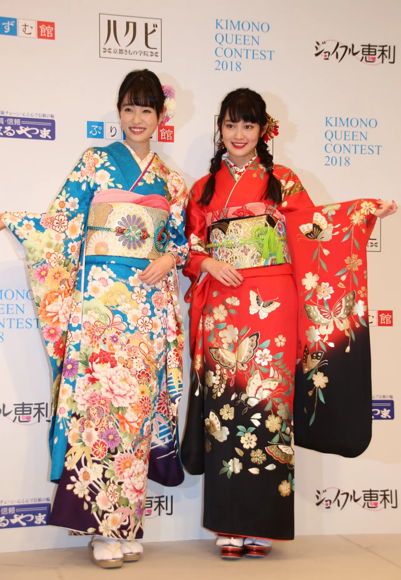 第14回全日本国民的美少女コンテストグランプリの高橋ひかると第13回全日本国民的美少女コンテストグランプリの吉本実憂(写真左から)