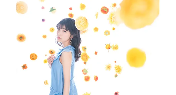 “キャリさん”(石原夏織)のデビューシングル「Blooming Flower」のアー写、ジャケ写が解禁となった