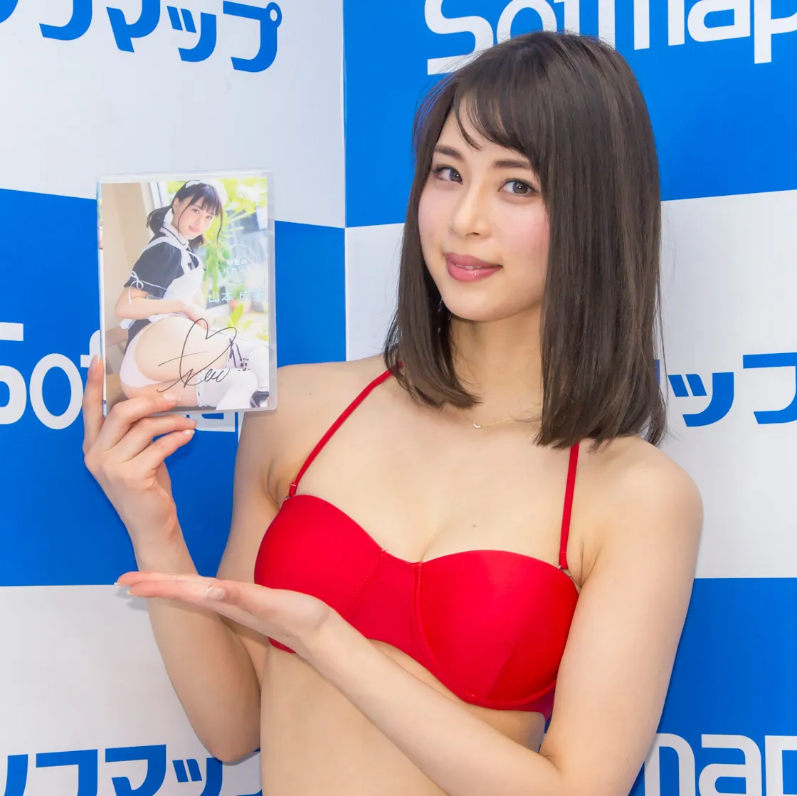 山本成美ファーストDVD「秘密のバカンス」(双葉社)発売イベントより