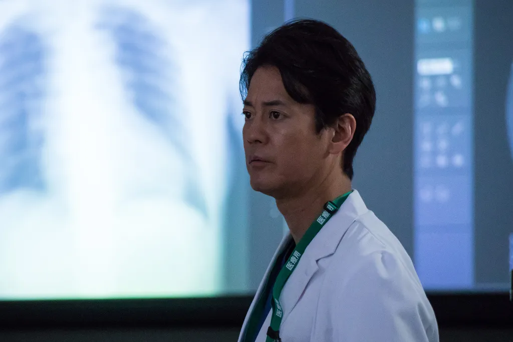 【写真を見る】唐沢は日本がんセンターの呼吸器内科医・夏目を演じる
