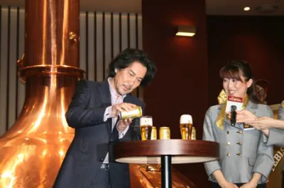 普段からビールを飲むことが好きだという役所