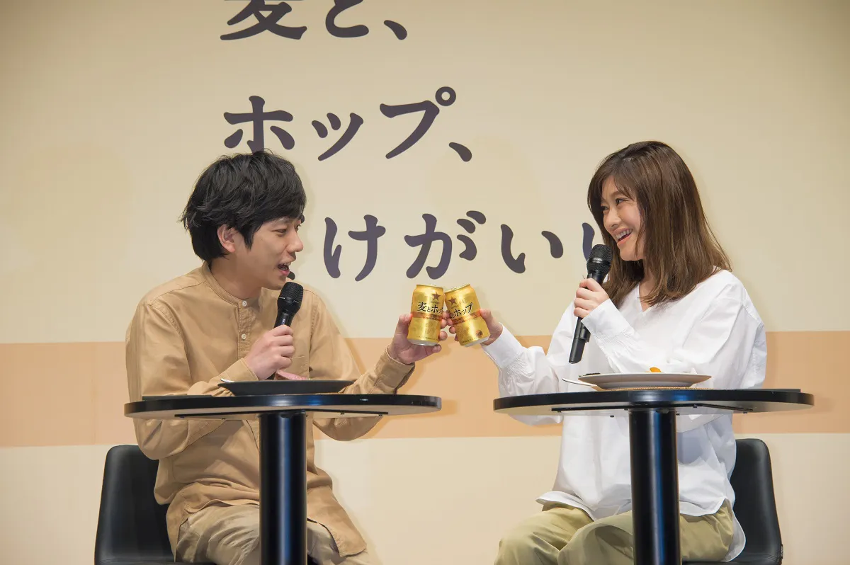 二宮和也と篠原涼子が「麦とホップ」で「乾杯！」