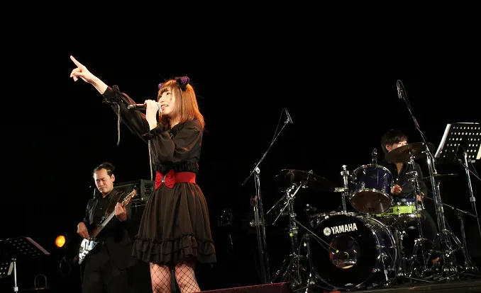 松本弥玖はステージにて新曲の「晴れ」を披露した