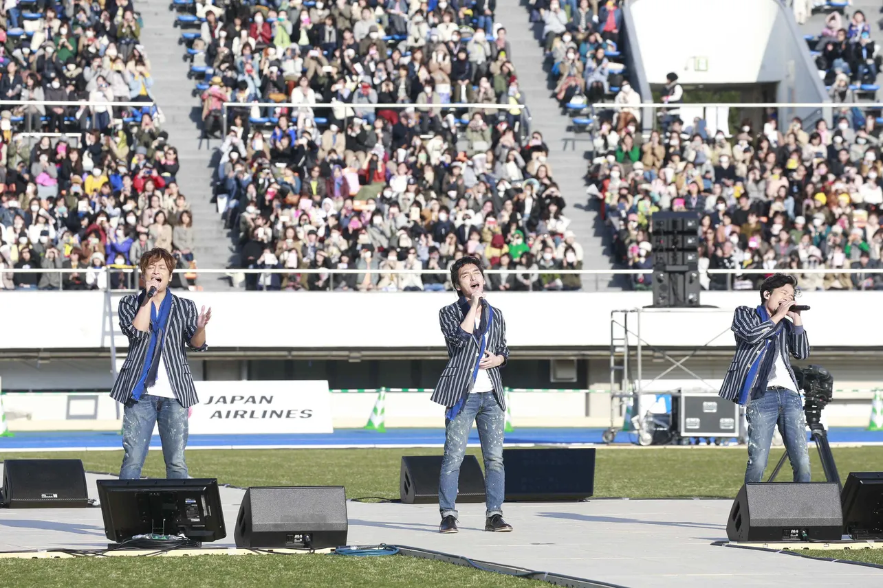 稲垣吾郎、草なぎ剛、香取慎吾「雨あがりのステップ」ライブ＆囲み取材