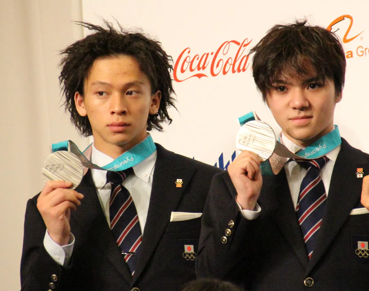 銀メダル獲得の平野歩夢と宇野昌麿(写真左から)
