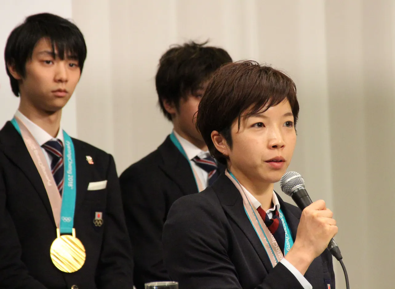 日本選手団の主将・小平奈緒が帰国時会見で報告