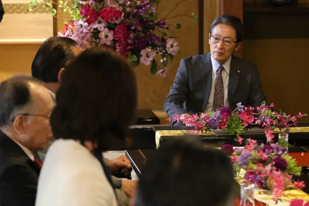 物語の鍵を握る五十嵐幹事長の今後の動きに注目