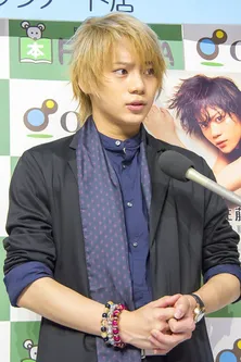  2.5次元俳優・佐藤流司「似てない！」の罵声を浴びていた