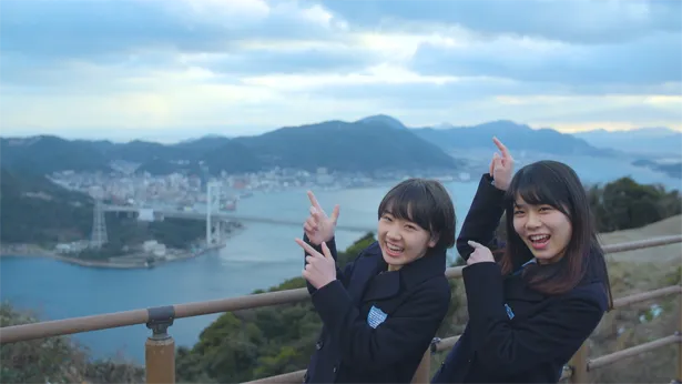 広島と山口を訪れる甲斐心愛(左)と矢野帆夏(右)