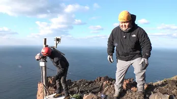ANZEN漫才・あらぽん、火山島での初海外ロケに挑戦！