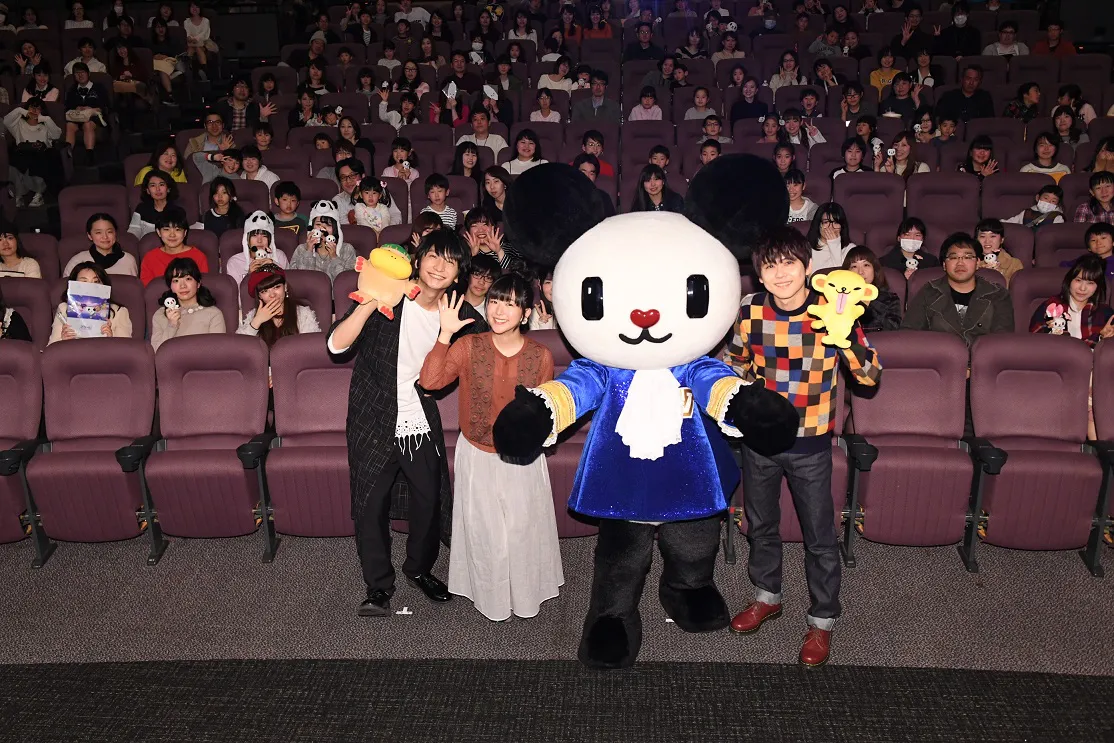 イベントに登場した島崎信長、茅野愛衣、ゴーちゃん。、梶裕貴(写真左から)