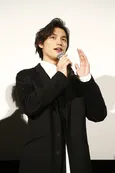 福士蒼汰「脱いじゃったな～」中山優馬「どうしよう」照れる“曇天”キャスト