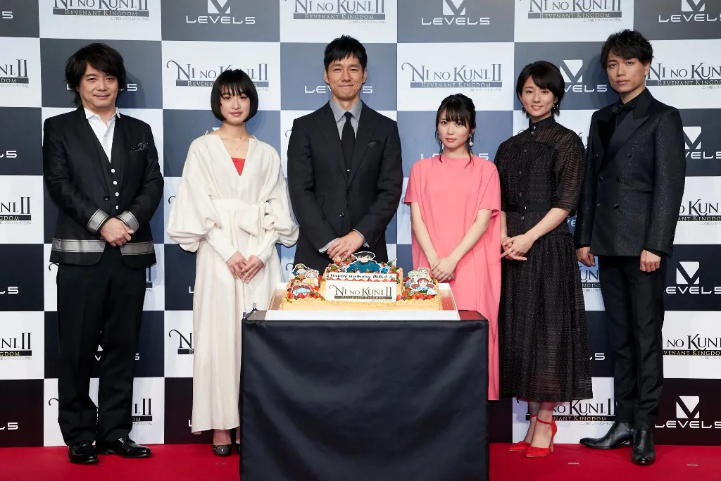 イベントには日野晃博社長(写真左端)も登場。「4年以上の長い月日を注いで作った超大作です！」とコメント