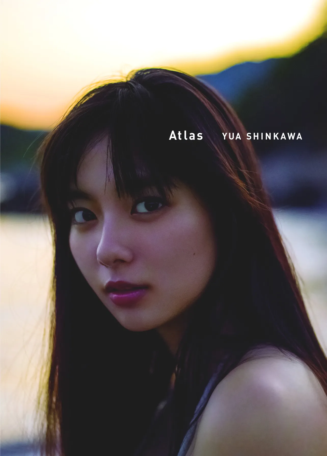 新川優愛セカンド写真集「Atlas」は3000円(税込)で発売中