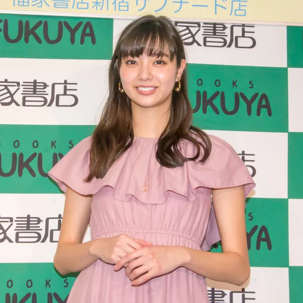 水着姿や初ランジェリー姿も 新川優愛最新写真集 画像11 12 芸能ニュースならザテレビジョン