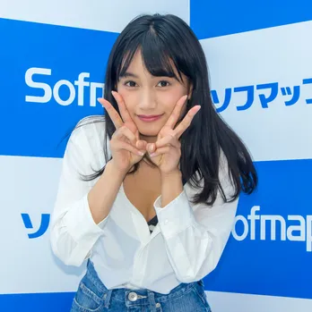 激カワ“モグラ女子”武田あやな、陸上で鍛えた美脚で全力疾走